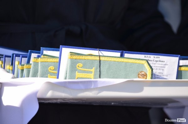 Сотні ліцеїстів склали присягу на головній площі Луцька. ФОТО