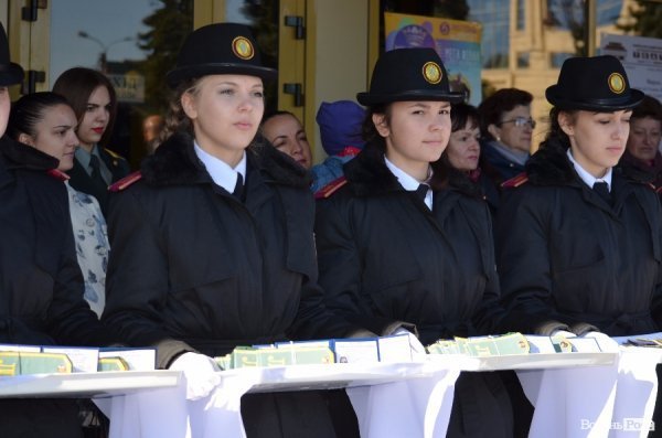Сотні ліцеїстів склали присягу на головній площі Луцька. ФОТО