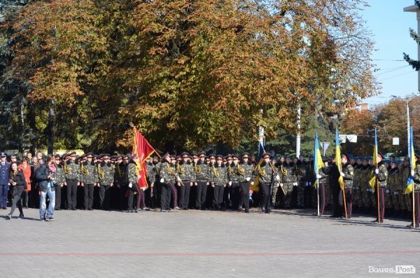 Сотні ліцеїстів склали присягу на головній площі Луцька. ФОТО