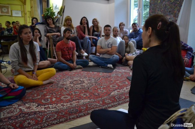 Тусівка для йогів: як у Луцьку медитували та просвітлювалися