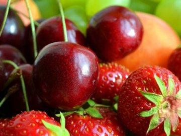 Дорогі фрукти та ягоди в Україні: експерти пояснили, чому ціни «кусаються»