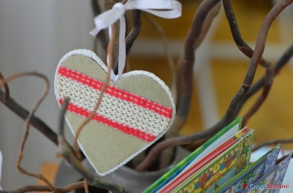 У Луцьку навчали робити валентинки. ФОТО