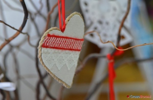 У Луцьку навчали робити валентинки. ФОТО