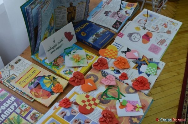 У Луцьку навчали робити валентинки. ФОТО