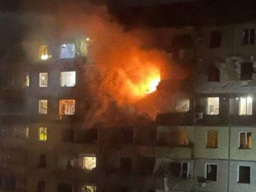 У Кривому Розі росіяни влучили у багатоповерхівку, загинуло троє людей, близько 40 – поранені. ВІДЕО