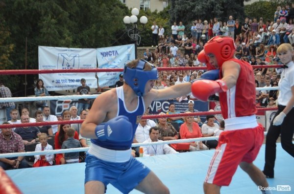 Кров'ю і потом: як у Луцьку билися за перемогу в боксі. ФОТОРЕПОРТАЖ