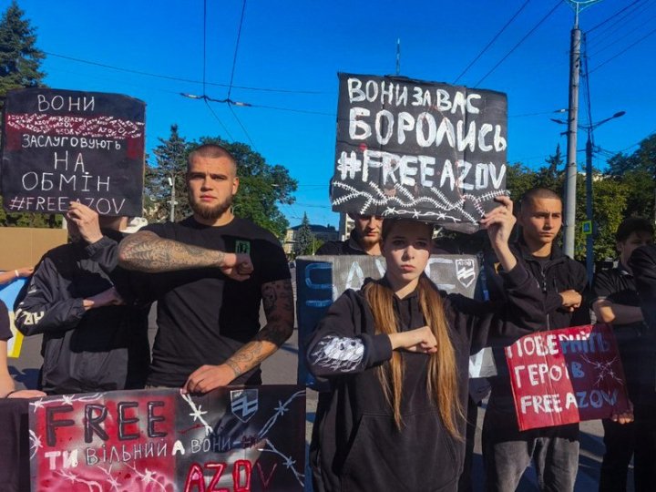 Теракт в Оленівці: у Луцьку люди вийшли на акцію вшанування загиблих і полонених