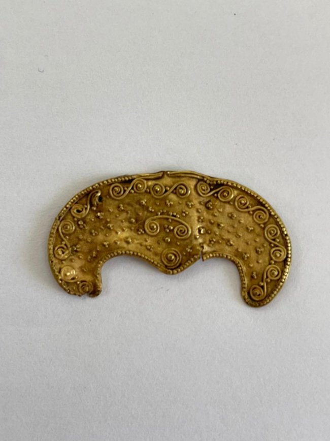 На «Ягодині» затримали кур'єра, який хотів вивезти за кордон ювелірні прикраси часів Скіфської доби. ФОТО