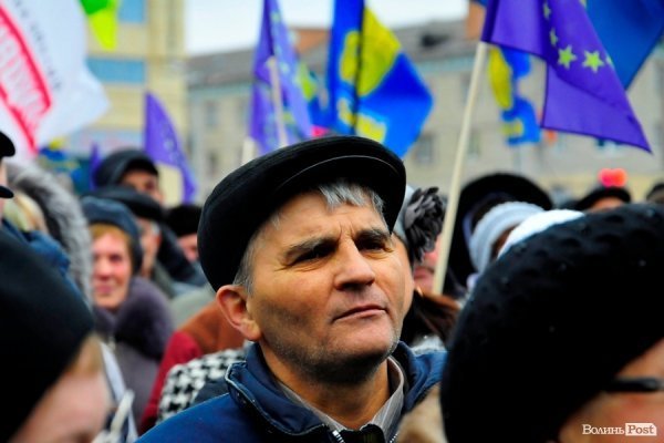 Віче на луцькому Майдані. ФОТО