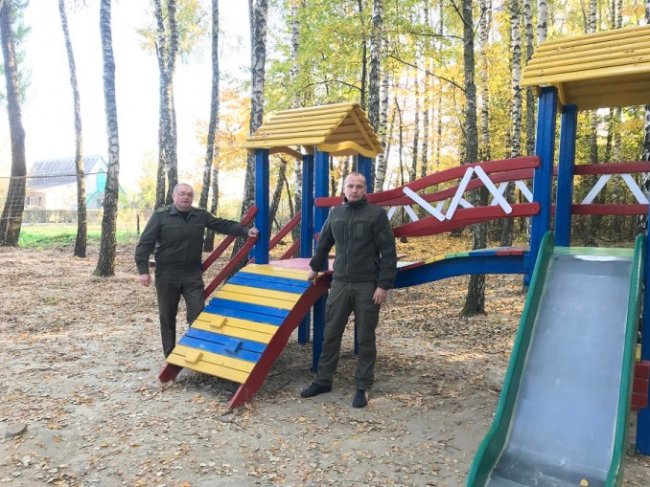 З турботою про малечу: волинські лісівники облаштували дитмайданчик. ФОТО