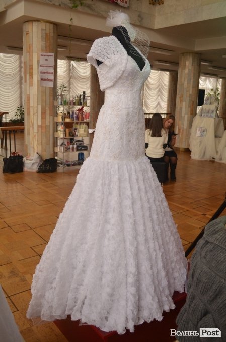 У Луцьку показали «весілля по-новому». ФОТО