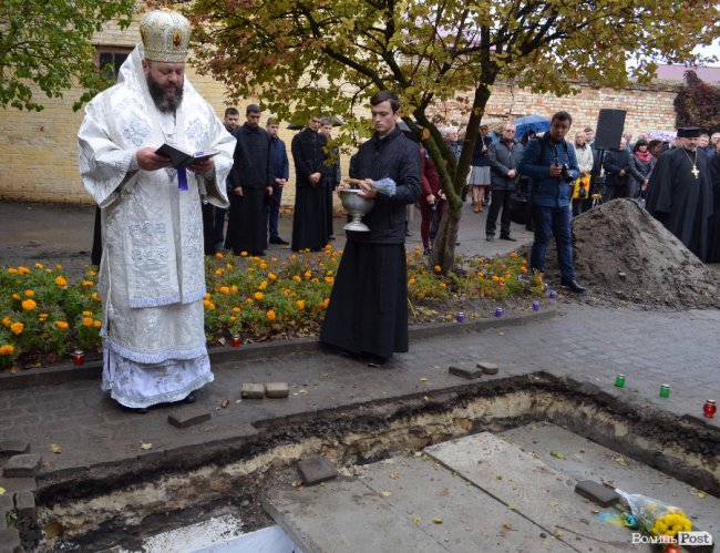 «Їхні душі нарешті знайшли спокій», - у Луцьку перепоховали рештки розстріляних в'язнів
