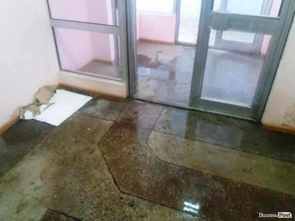 Луцьким депутатам показали туалет в центрі і не тільки. ФОТО