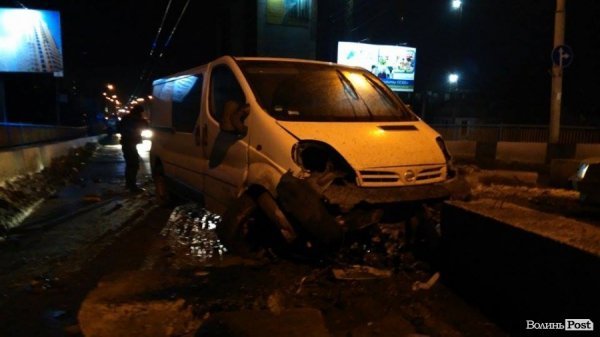 Аварія в Луцьку: дві розтрощені машини і постраждала