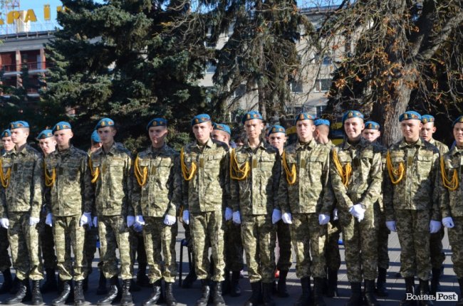 «Нам є що захищати»: урочиста посвята ліцеїстів у Луцьку.  ФОТО