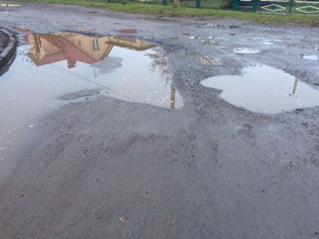 У Луцьку просять відремонтувати «діряву» вулицю. ФОТО