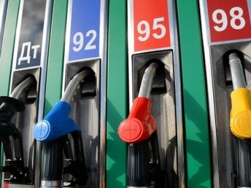 На скільки в Україні подорожчає пальне: прогнози експерта