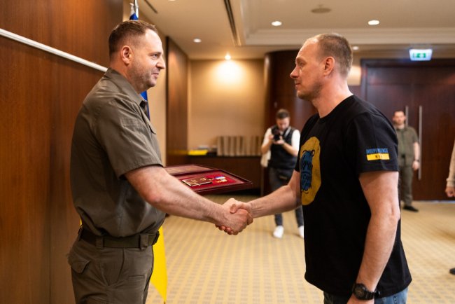 Зеленський присвоїв звання Герой України захисникам «Азовсталі». ФОТО