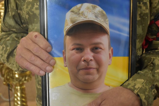 У Луцькій громаді провели в останню дорогу Героя Костянтина Ризванюка