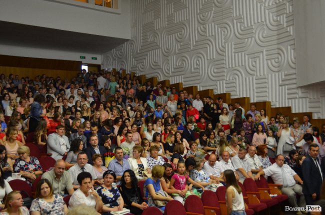 «Ви наша надія»: у луцькому педколеджі – випускний. ФОТО