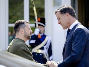 Зеленський прибув до Нідерландів – буде говорити з премʼєром країни про F-16