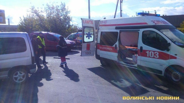 У Луцьку зіткнулися дві автівки: винуватець намагався втекти. ФОТО