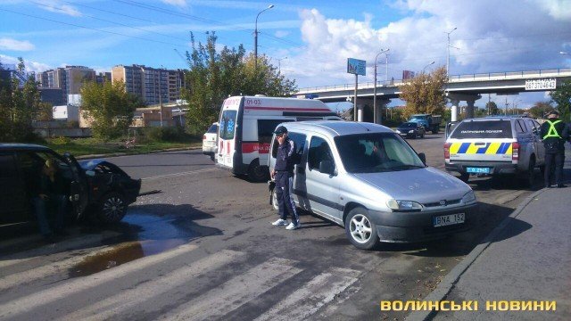 У Луцьку зіткнулися дві автівки: винуватець намагався втекти. ФОТО