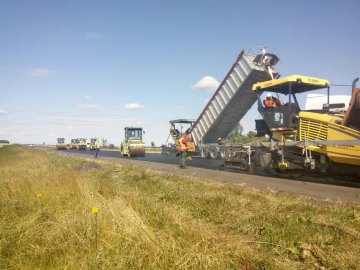 На частині траси Київ-Ковель-Ягодин діє лише один проїзд. ФОТО