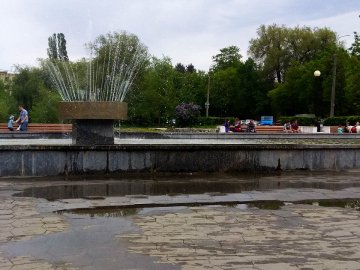 У Луцьку почав протікати фонтан. ФОТО 