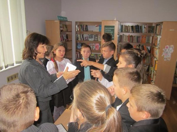 У Луцьку школярі проміняли комп'ютери на бібліотеку. ФОТО