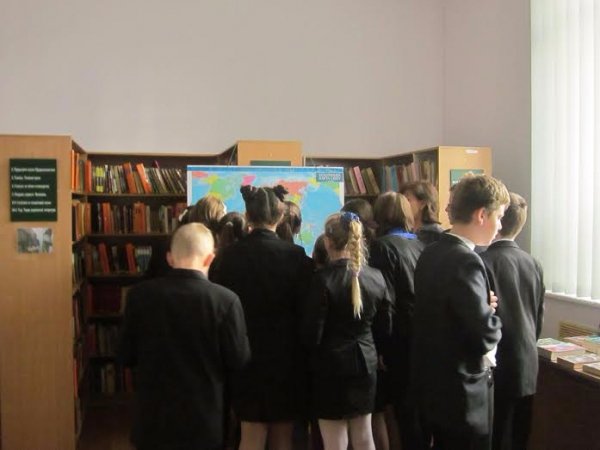 У Луцьку школярі проміняли комп'ютери на бібліотеку. ФОТО