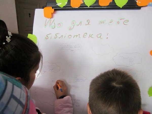 У Луцьку школярі проміняли комп'ютери на бібліотеку. ФОТО