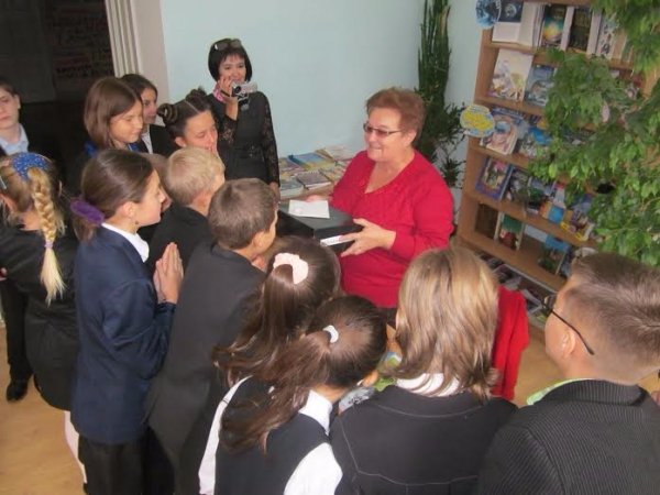 У Луцьку школярі проміняли комп'ютери на бібліотеку. ФОТО