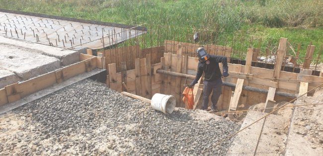 У Торчині ремонтують міст через річку Серна