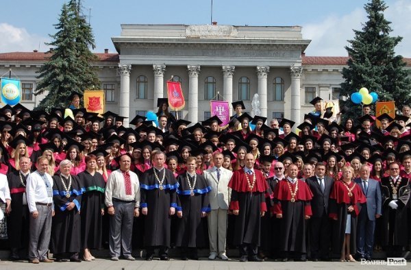 Як вручали дипломи магістрам Східноєвропейського університету. ФОТО