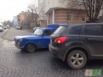 У центрі Луцька стукнулися два авто. ФОТО