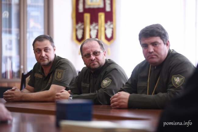 Глава ПЦУ митрополит Епіфаній нагородив медаллю волинського капелана. ФОТО