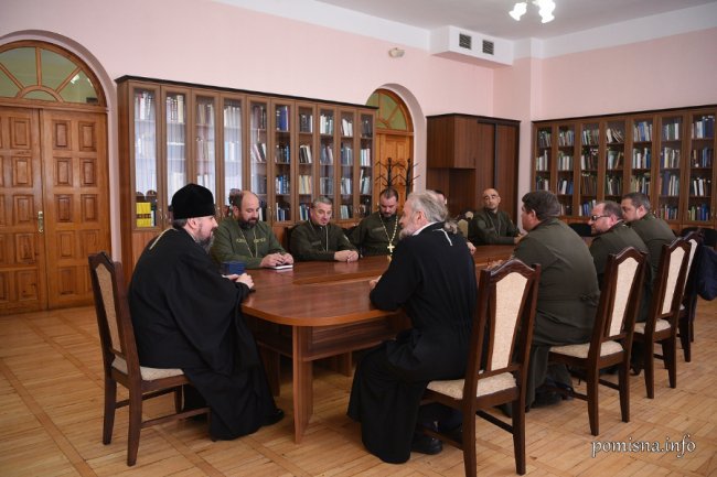 Глава ПЦУ митрополит Епіфаній нагородив медаллю волинського капелана. ФОТО