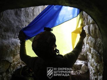Третя штурмова бригада підняла прапор України над звільненою Андріївкою