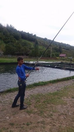 Туристи щодня виловлюють 40 кілограмів форелі. ФОТО. ВІДЕО