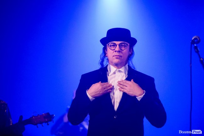 Гурт «Танок на Майдані Конґо» приїхав у Луцьк із вертепом. ФОТО