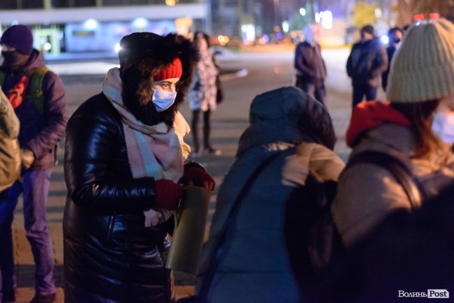 Лучани вийшли на Театральну площу відзначити сьому річницю Майдану. ФОТО