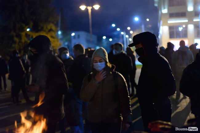Лучани вийшли на Театральну площу відзначити сьому річницю Майдану. ФОТО