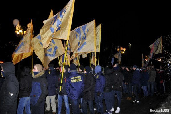 Фаєри, смолоскипи, гасла: Луцьком пройшла хода. ФОТО