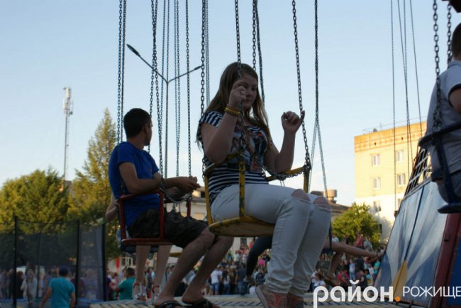 Народні гуляння у місті на Волині. ФОТО