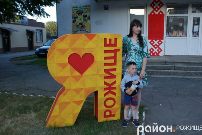 Народні гуляння у місті на Волині. ФОТО