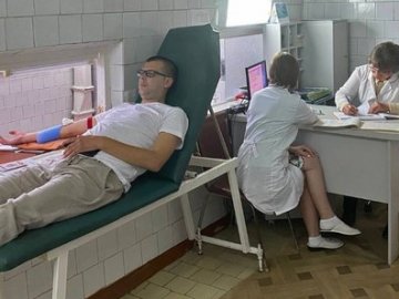 Волинські медики здали для військових 15 літрів крові