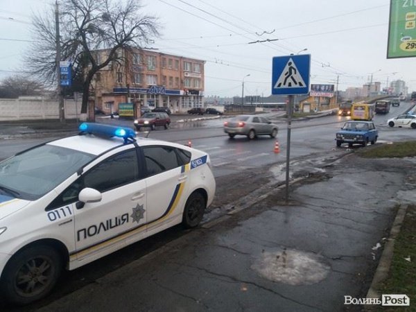 У Луцьку авто збило жінку