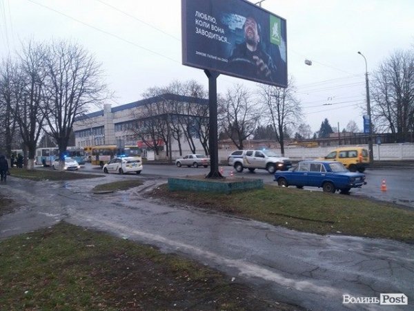 У Луцьку авто збило жінку