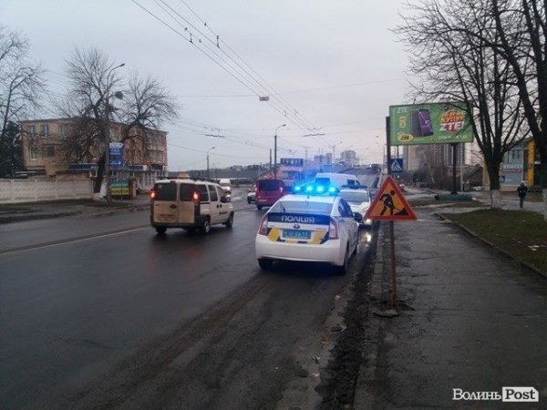 У Луцьку авто збило жінку